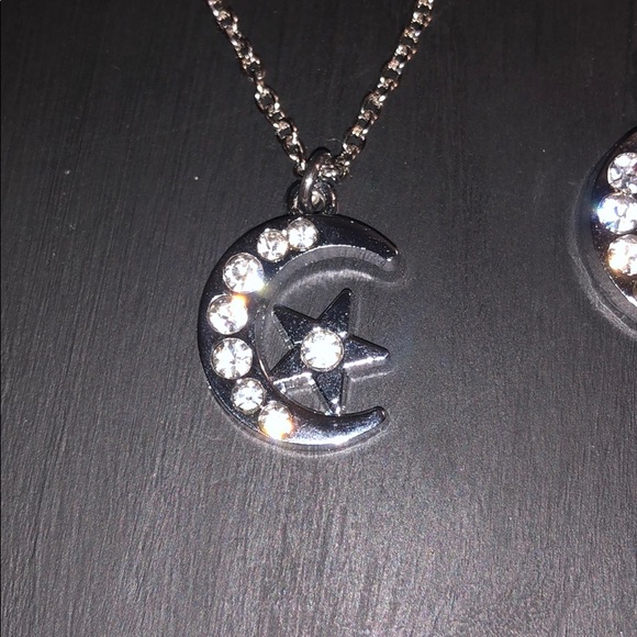 Neckless and earrings - Picture 1 of 2